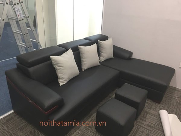 sofa da góc chữ L được thiết kế từ 1 ghế tựa 2 chỗ và 1 văng phù hợp với phòng khách có diện tích nhỏ và trung bình.