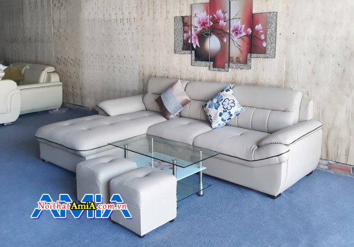 Ghế sofa kiểu dáng chữ L chất liệu simili hiện đại SFD141.  Với gam màu kem kết hợp với rút khuy mặt ghế tạo điểm nhấn nổi bật, hiện đại