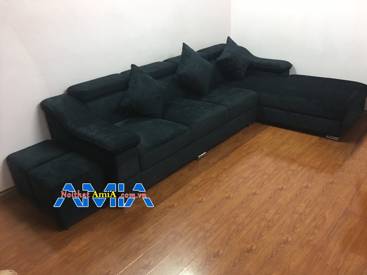 Mẫu sofa nỉ SFN 206 được kê góc phòng khách