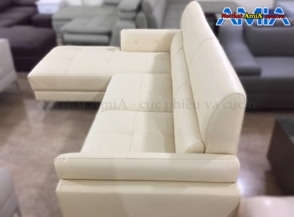 Mẫu sofa phòng khách SFD 213 được thiết kế tay cầm 2 lớp cùng màu trắng sữa sang trọng.