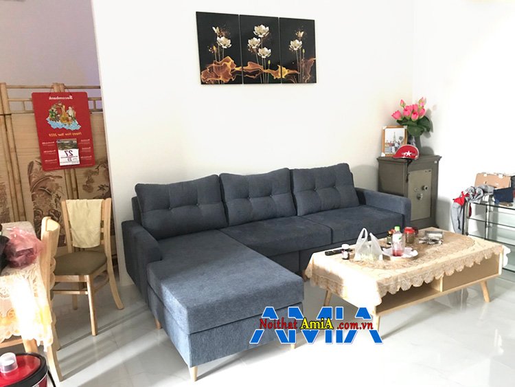 Hình ảnh Bộ đồ nội thất phòng khách hiện đại gồm ghế sofa, bàn trà và tranh treo tường