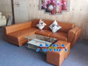 Mẫu ghế sofa da góc L màu da bò đẹp chụp tại AmiA