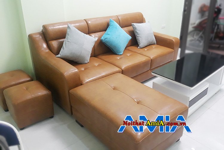 Cửa hàng bán sofa màu nâu tại Hòa Bình