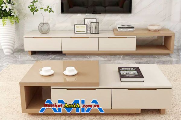 Kệ màu nâu sáng kết hợp với bàn trà AmiA KTV239