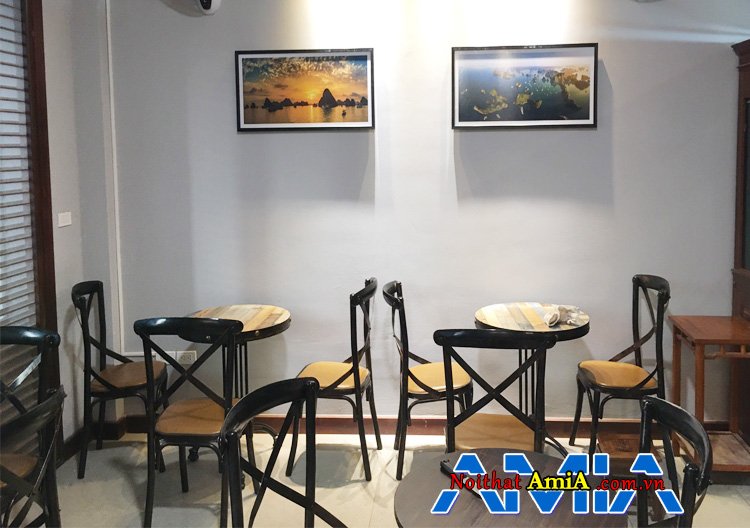 Những chiếc ghế sofa gỗ đơn cho quán cafe