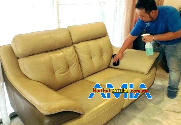 Cách vệ sinh sofa da chung cư khi bị đổ nước ngọt lên ghế