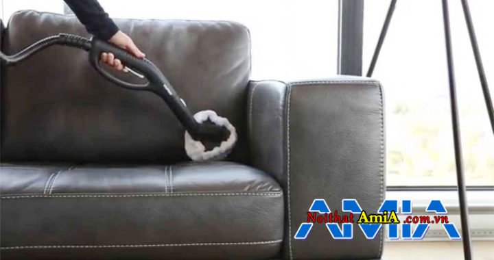 Cách vệ sinh sofa da thật bằng máy hút bụi chuyên dụng